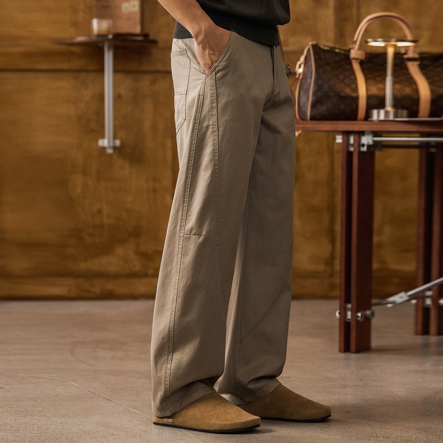 The Horizon Curved-Blade Fluid Korean Fit Trouser - KHAKI